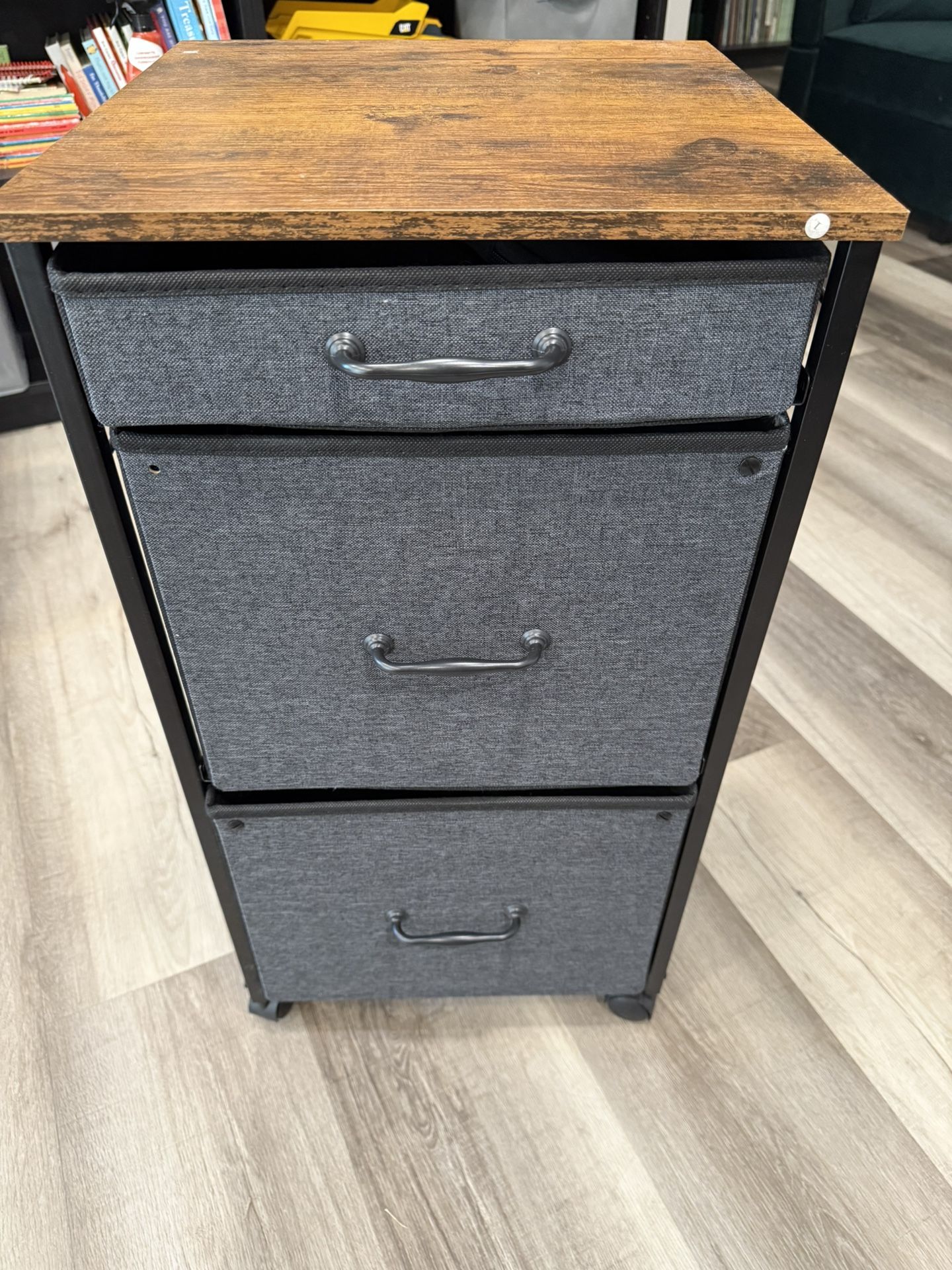 Storage drawer with wheels