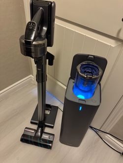 Samsung Cordless Stick Vacuum (model VCA-SAE90A/AA) with clean station