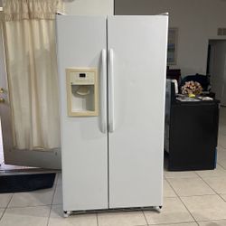 refrigerator 