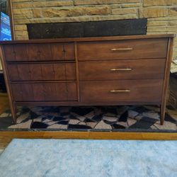 Broyhill Saga Vintage Mid-century Modern Dresser With Mirror