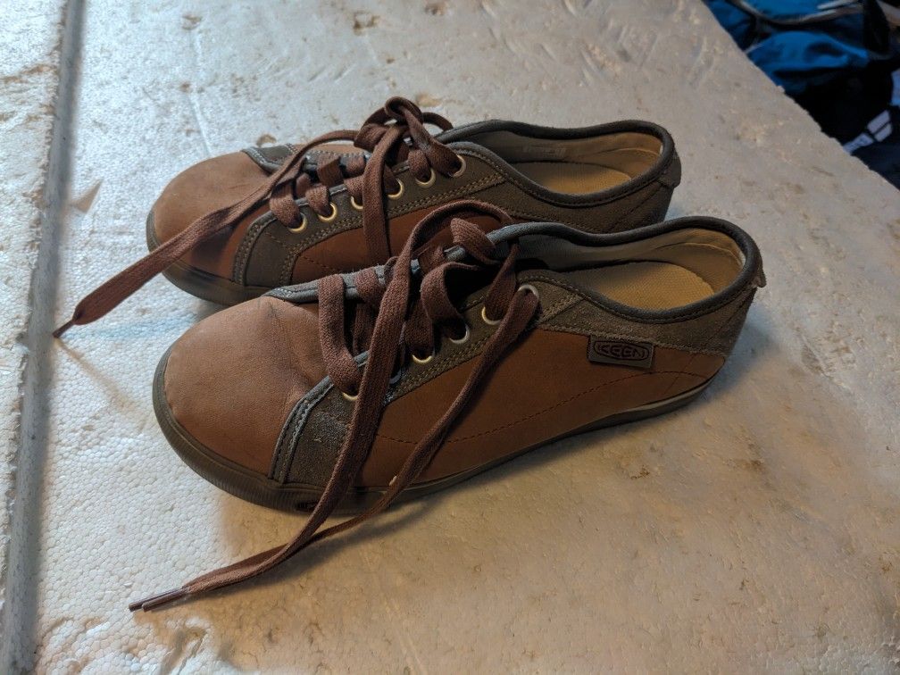 Keen Woman's 7.5 Casual Shoes