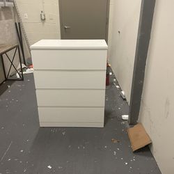 White Five Draw Dresser.(32”x40”