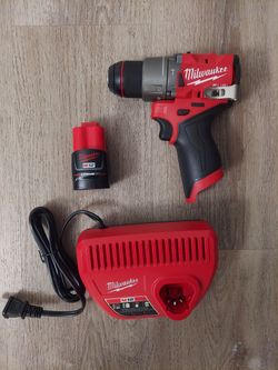 New Milwaukee FUEL 1/2" Hammer Drill Driver M12 kit 2.0.
