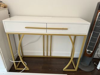 Desk With Outlets
