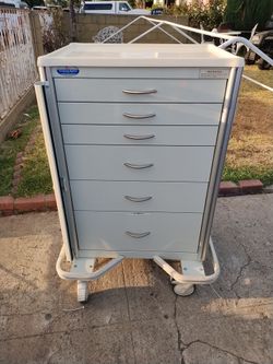 Medical cart by (Armstrong) good condition comes with key. I can deliver local.
