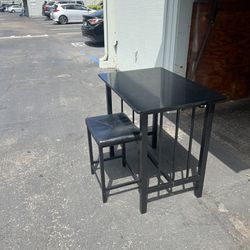 Table With 2 Chairs!