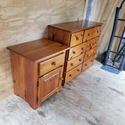 SET DRESSER AND NIGHTSTAND 