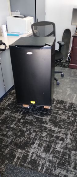 Haier dorm compact fridge with freezer 4 feet³
