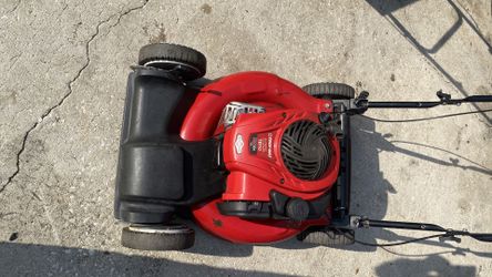 Troy Bilt lawnmower 22 inch cut self-propelled ready to go no issues