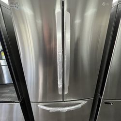ONLY $999!!! LG 33”W 25 Cu Ft French Door Refrigerator 