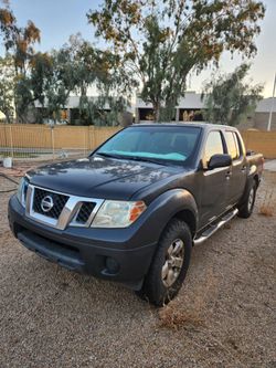 2012 Nissan Frontier Pick Up Truck SV 4x4 Crew Cab Fully Loaded