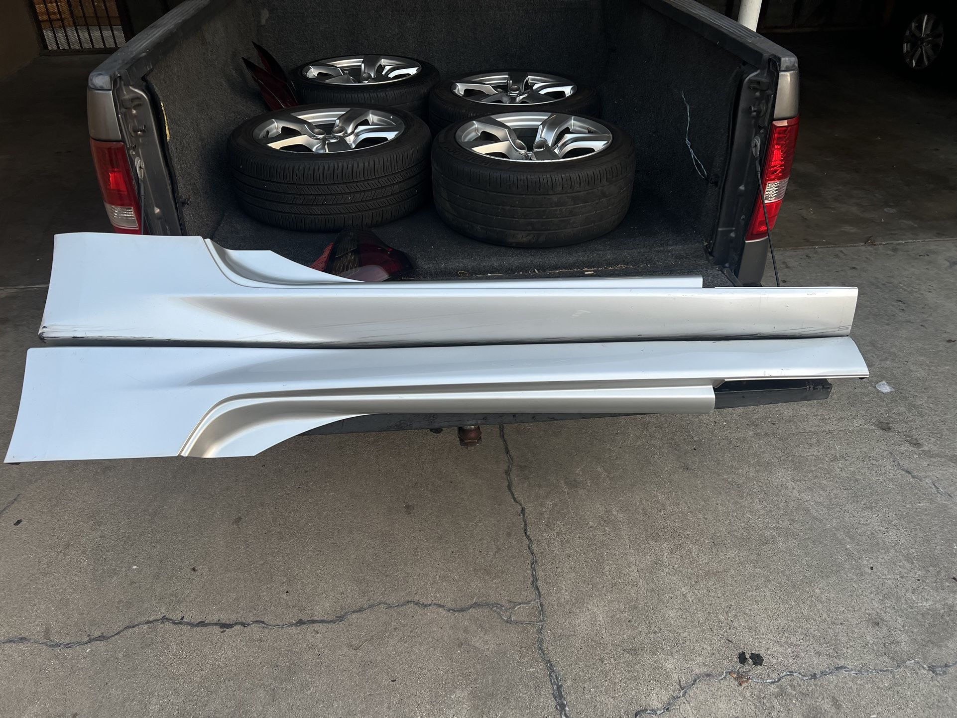 370z OEM Side Skirts