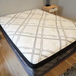 Queen KingKoil adjuatable bed frame with Kingsdown Mattress