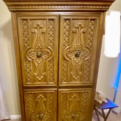 Antique-Inspired Bedroom Set – Elegant Carved Armoire + Matching Dresser w/ Mirror 🌟/ Special bundle