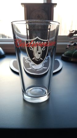 Vintage 16 oz budweiser raider glass