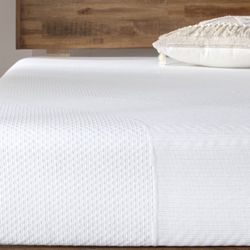 Almost New Queen Mattress For $50