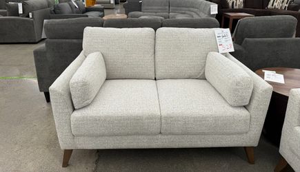 Flanders Loveseat