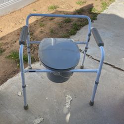 Commode Capacity 300 LB