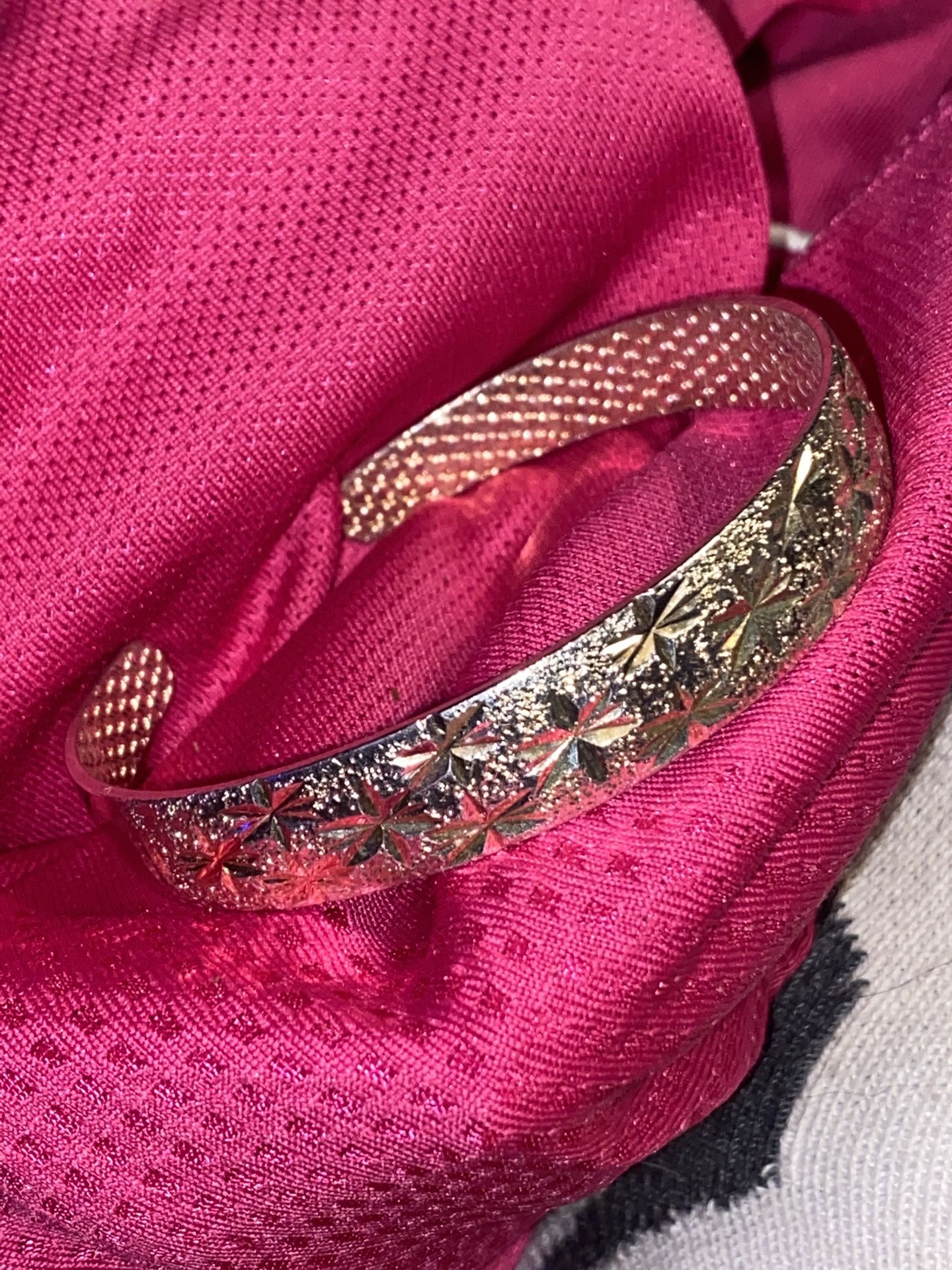 A very nice diamond cut bangle sterling silver