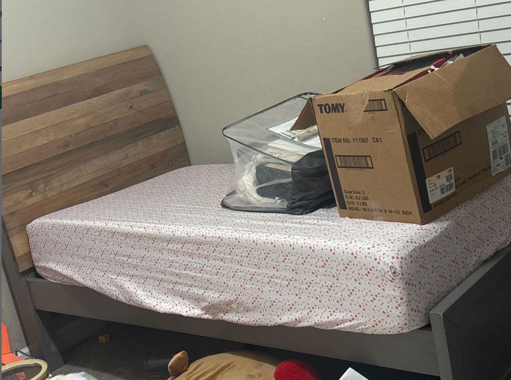 2 Twin Size Matching Wooden Beds With Dresser/Mirror