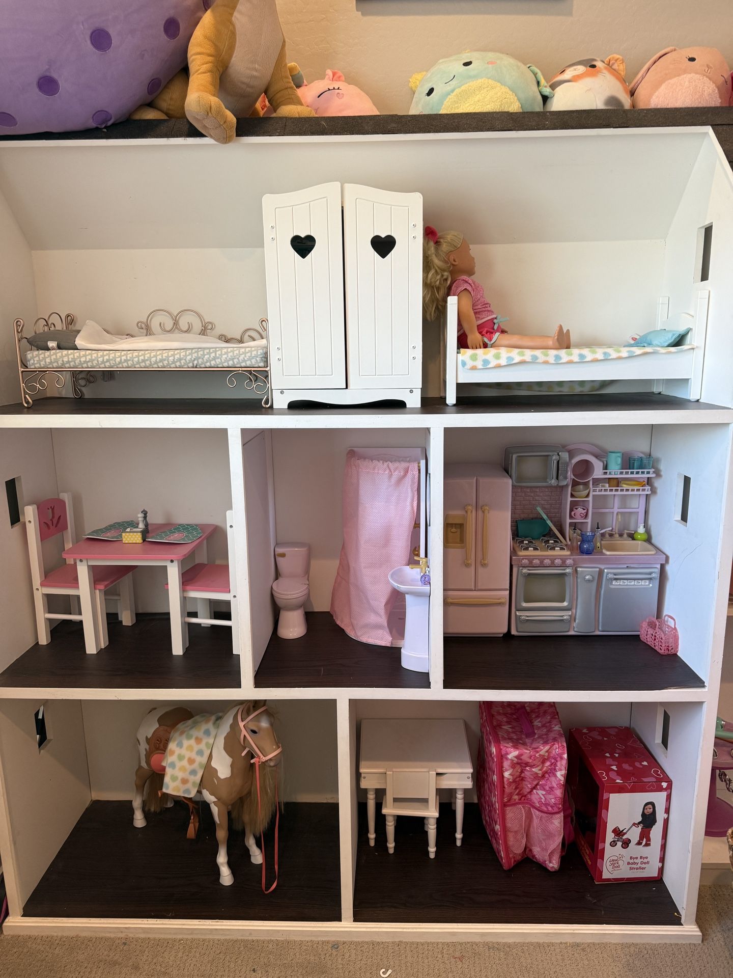 Big Lot of Dollhouse Furniture and Accessories-$100