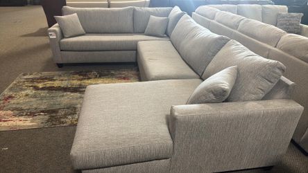 Olivia 🎉 brand new/ modern/luxury 🌼 Living Room Sectional with Chaise