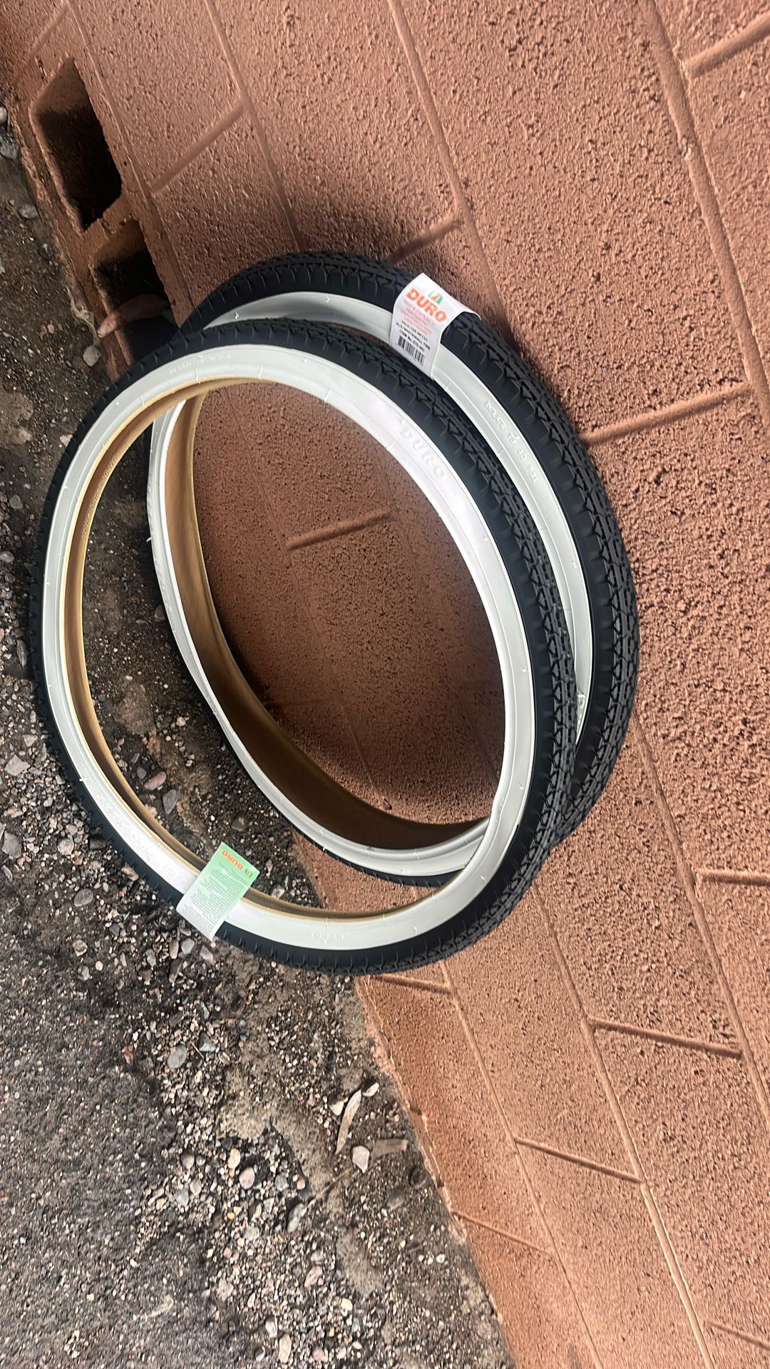 26x2.125 Duró Tires
