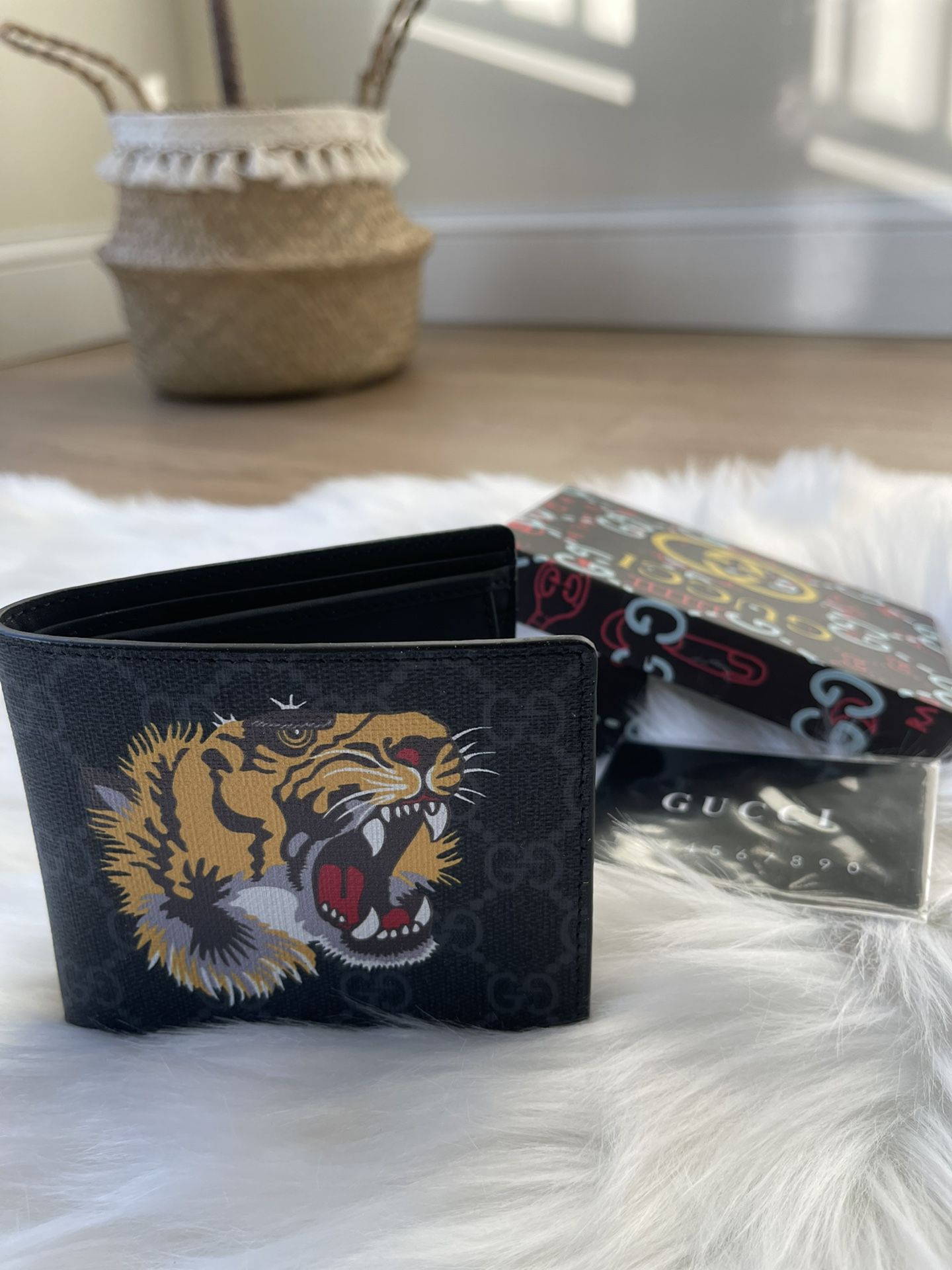 Gucci Bi- Fold Tigerprint Black Men Wallet for Sale in Auburndale, MA -  OfferUp