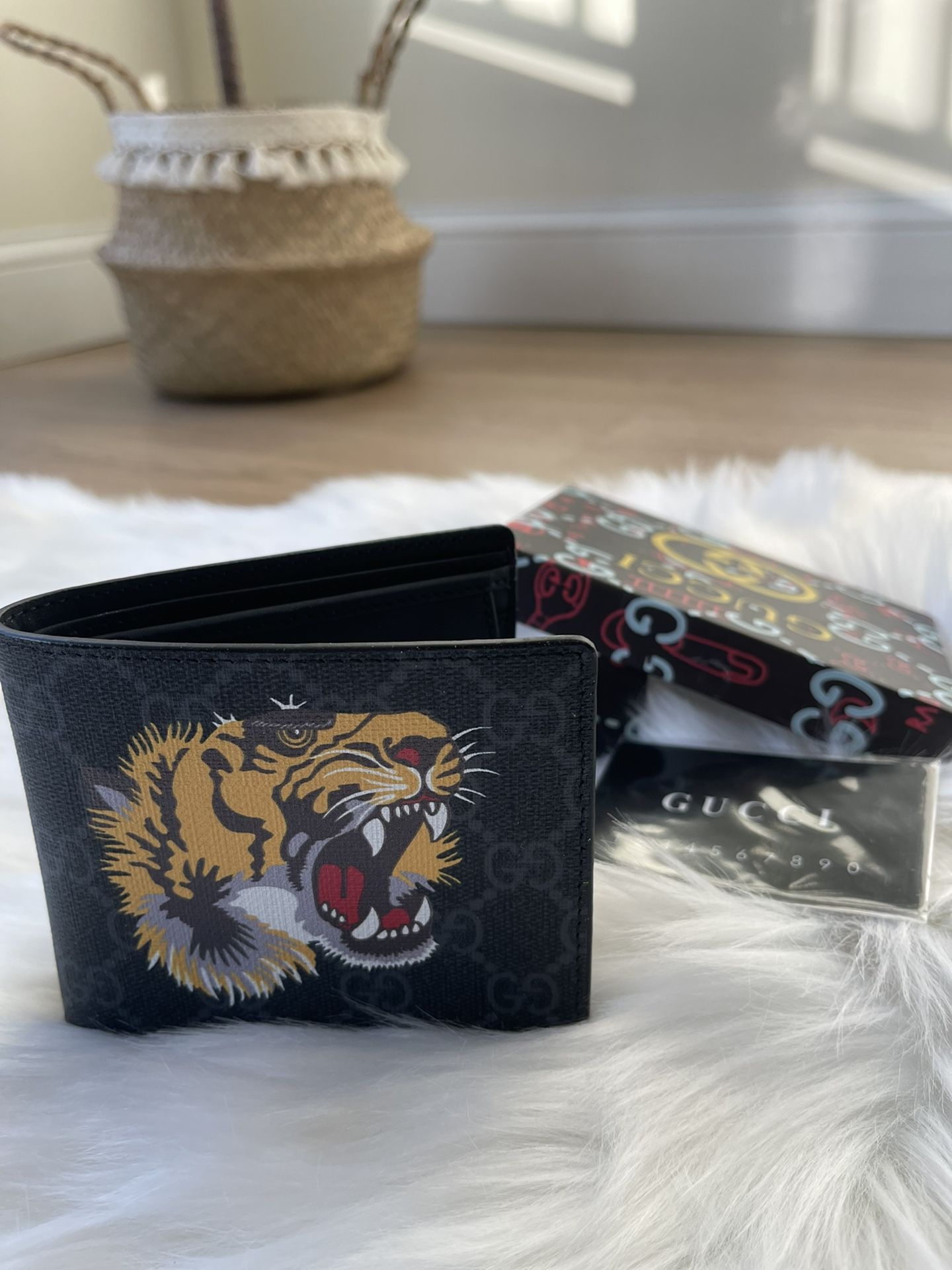 gucci wallet tiger