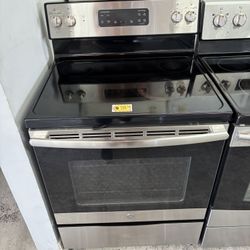 GE 30” ELECTRIC STOVE FOR SALE