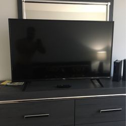 TCL Roku 43” Tv 