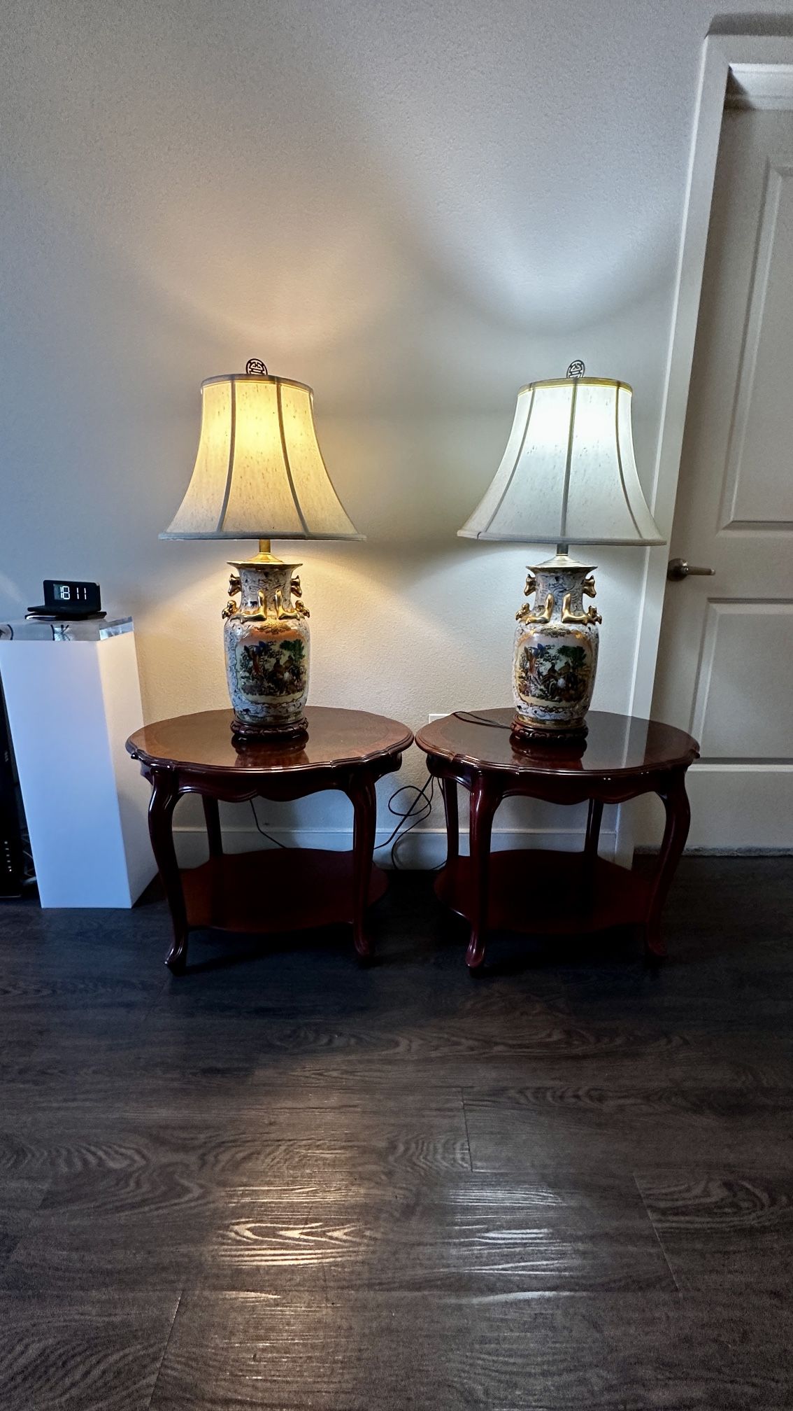 Pair of vintage Asian porcelain lamps with Tables