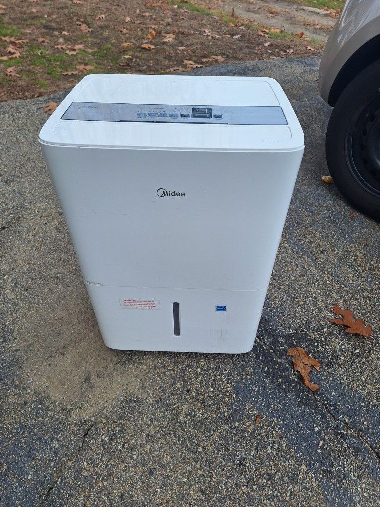 DEHUMIDIFIER. ( 50 PINTS )