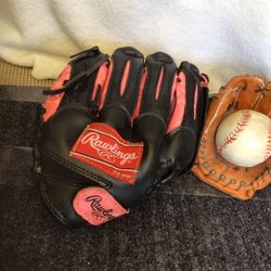 Rawlings Little Girls Baseball Or Softball Glove Size 9.5”
