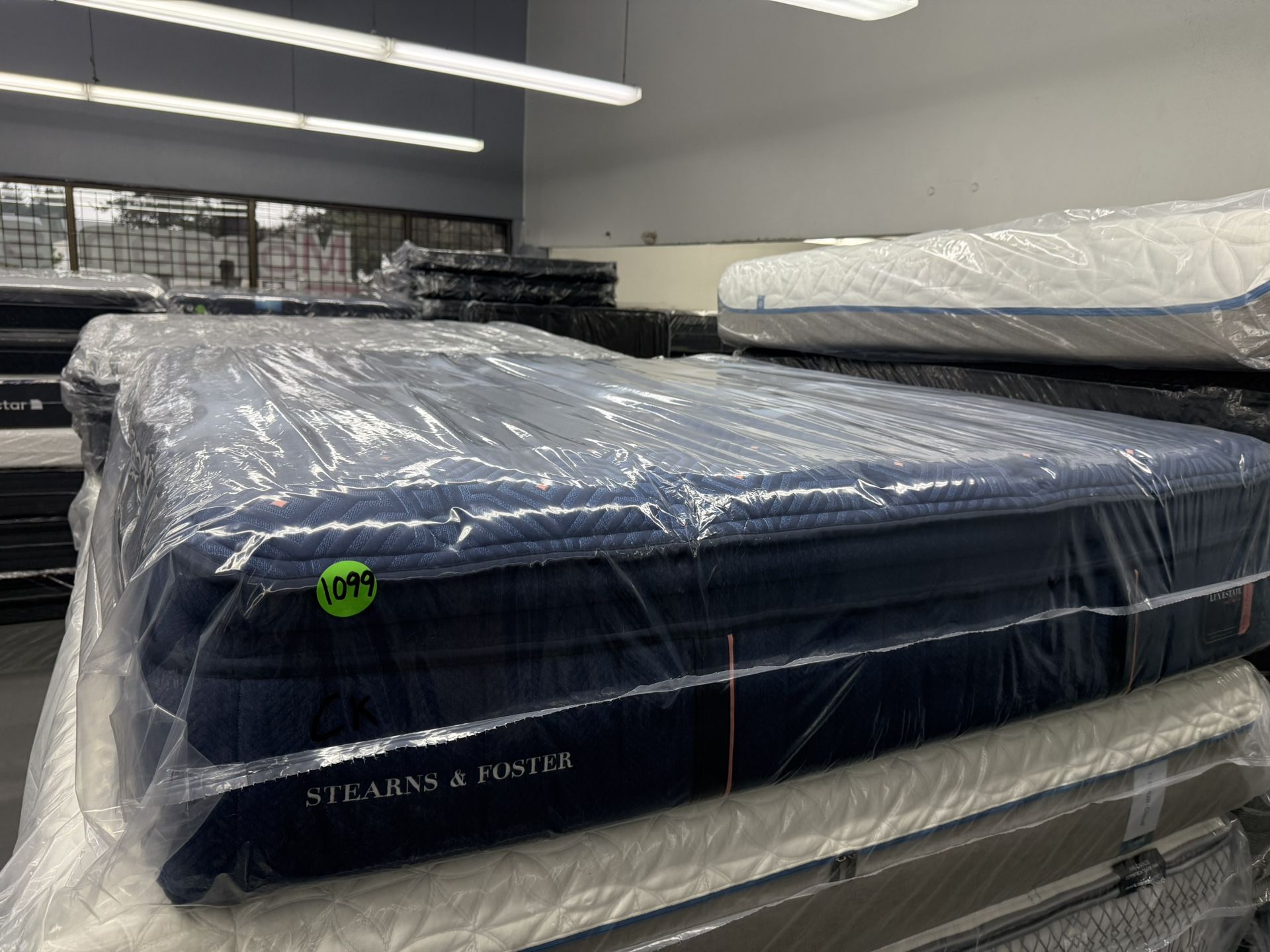 CALIFORNIA KING SIZE STEARNS & FOSTER LUX ESTATE PILLOW TOP MATTRESS & BOX SPRINGS BED SET