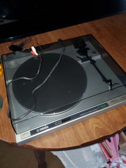 Yamaha P-300 Direct drive Turntable