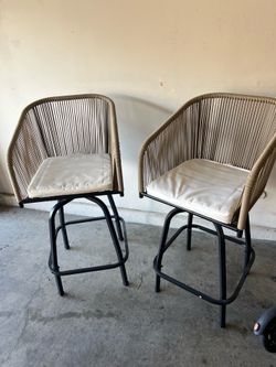 2 BARSTOOLS