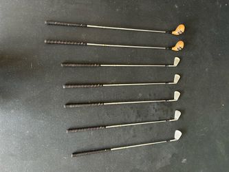 Left handed golf club set