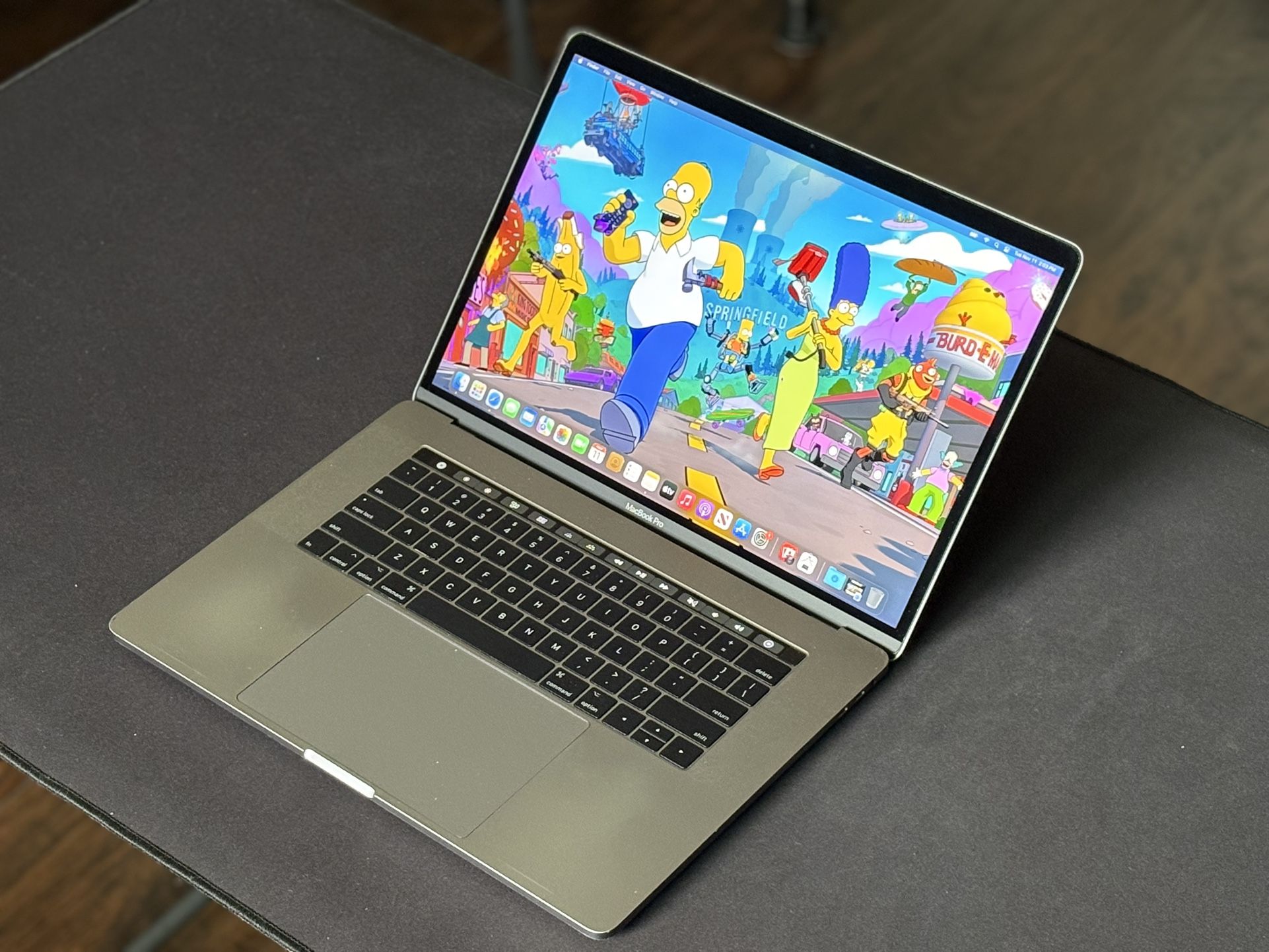 2018 MacBook Pro (HexaCore i7) 16gb/500gb