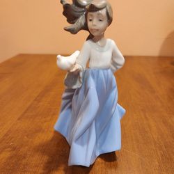 Lladro Figurine Girl With Bird