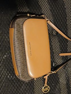 Brand New Michael Kors "Bedford" Crossbody Bag