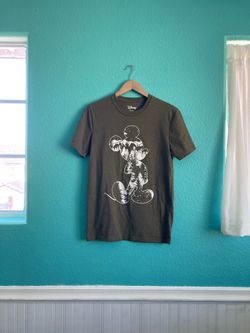 NWOT Disney Mickey Nature Men’s Small Women’s Medium Hunter green T Shirt