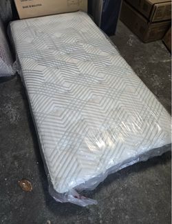 Twin XL Mattress - New in Plastic - Beautyrest PressureSmart