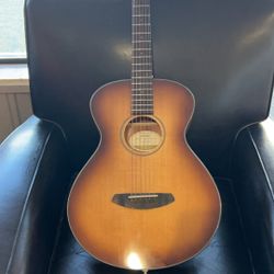 Breedlove Discovery Concertina guitar