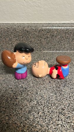 Peanuts Charlie Brown and Lucy salt and pepper shaker set