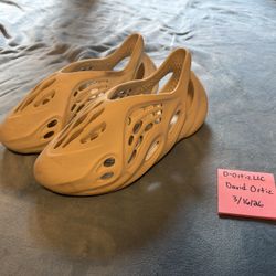 adidas Yeezy Foam RNNR Sand Size 12