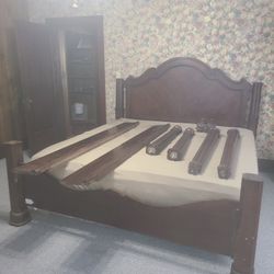 Bassett Poster Bed With California King Mattress 