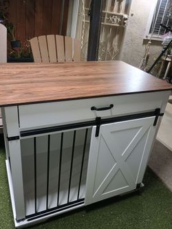 38"x34"x23"beautiful dog crate