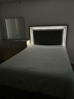 Full size bed