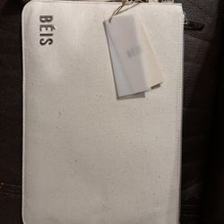 The BÉISics Laptop Pouch  in Beige
